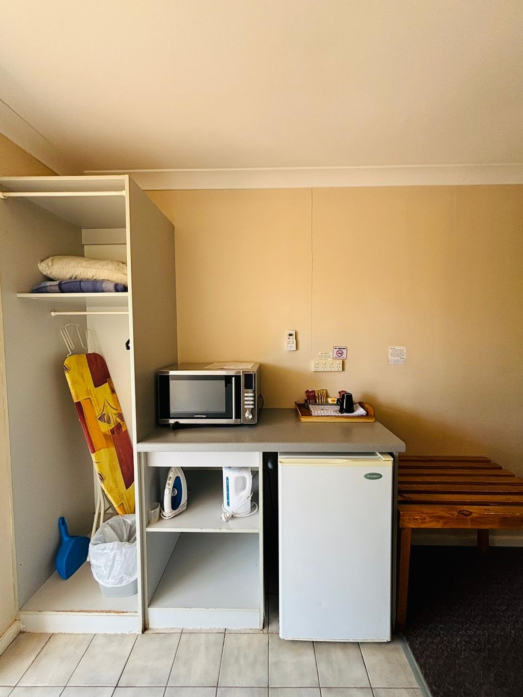 Auski Motel | LOT 190 Roberts St, Meekatharra WA 6642, Australia | Phone: (08) 9981 1433