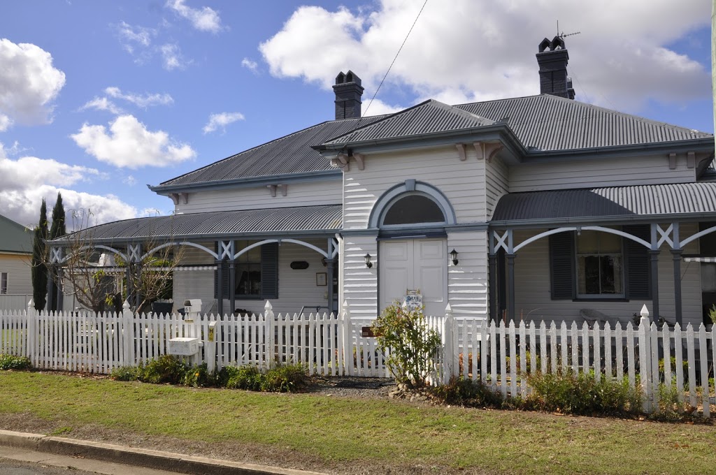 Mary Poppins House | 61 Herbert St, Allora QLD 4362, Australia | Phone: 0428 746 458