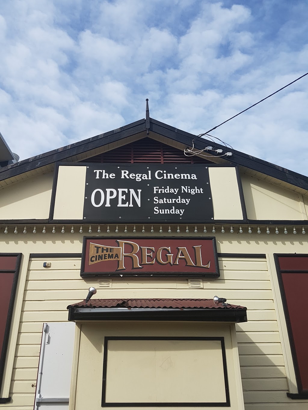 Regal Cinema | 4 Moore St, Birmingham Gardens NSW 2287, Australia | Phone: (02) 4951 7630