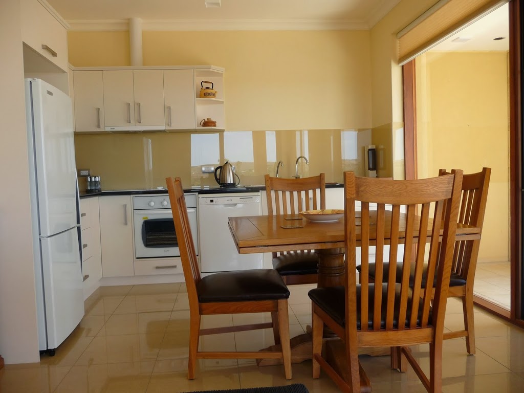 Omaroo Bed & Breakfast | lodging | 10 William St, Mannum SA 5238, Australia | 0885592282 OR +61 8 8559 2282
