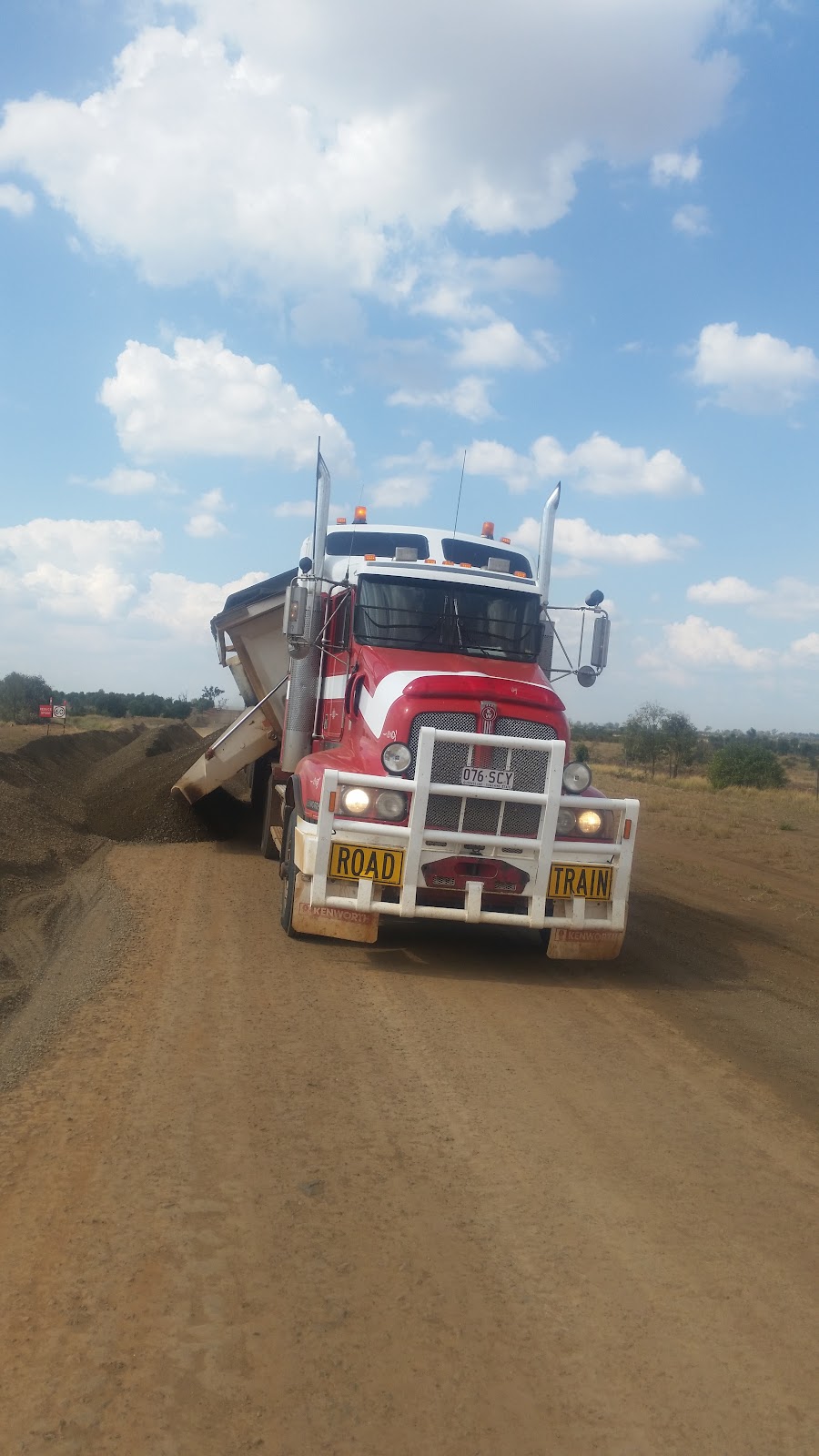 Walsh Haulage | 3 Eddy Dr, Capella QLD 4723, Australia | Phone: 0457 825 066