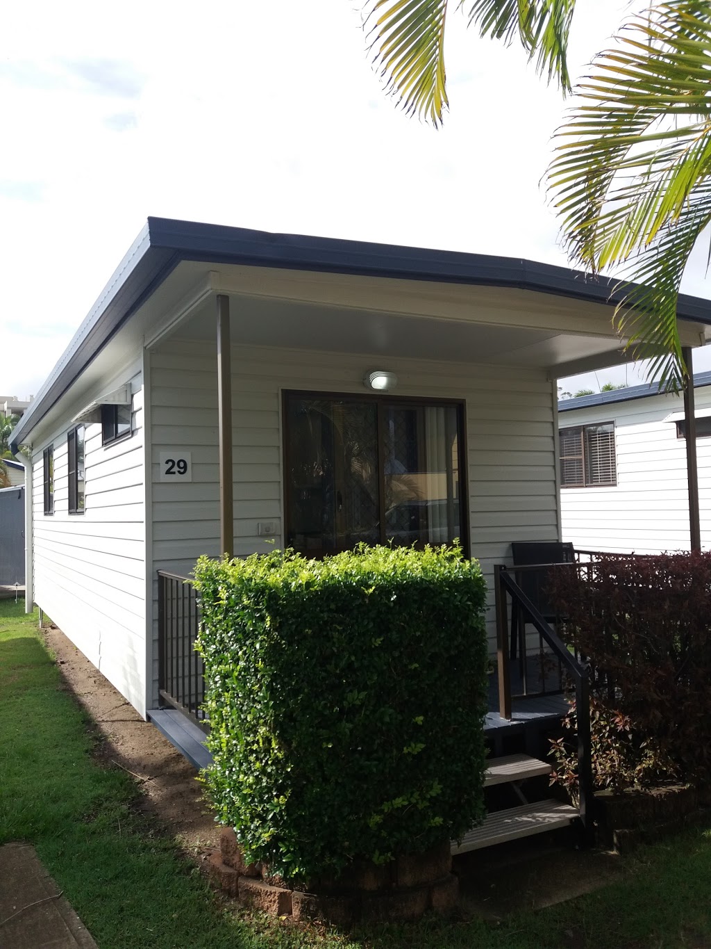 Sandy Court Holiday Units | 30 James St, Noosaville QLD 4566, Australia | Phone: (07) 5449 7225