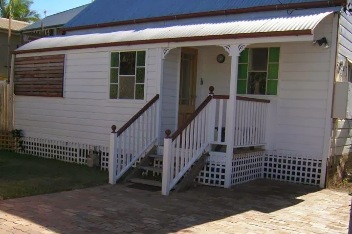 Pine Cottage | real estate agency | 17 Pine St, Wynnum QLD 4178, Australia | 0733483583 OR +61 7 3348 3583