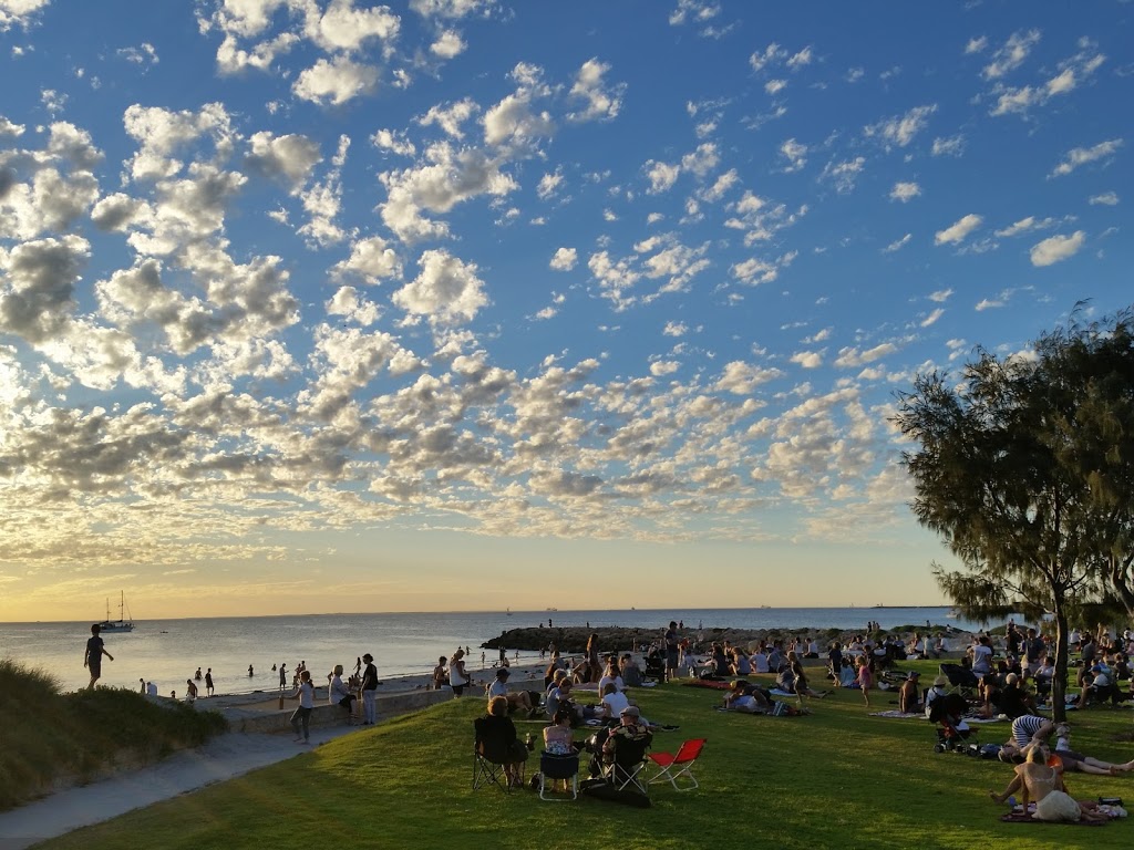 South Fremantle Dog Beach | park | Marine Terrace, South Fremantle WA 6162, Australia | 0894329999 OR +61 8 9432 9999
