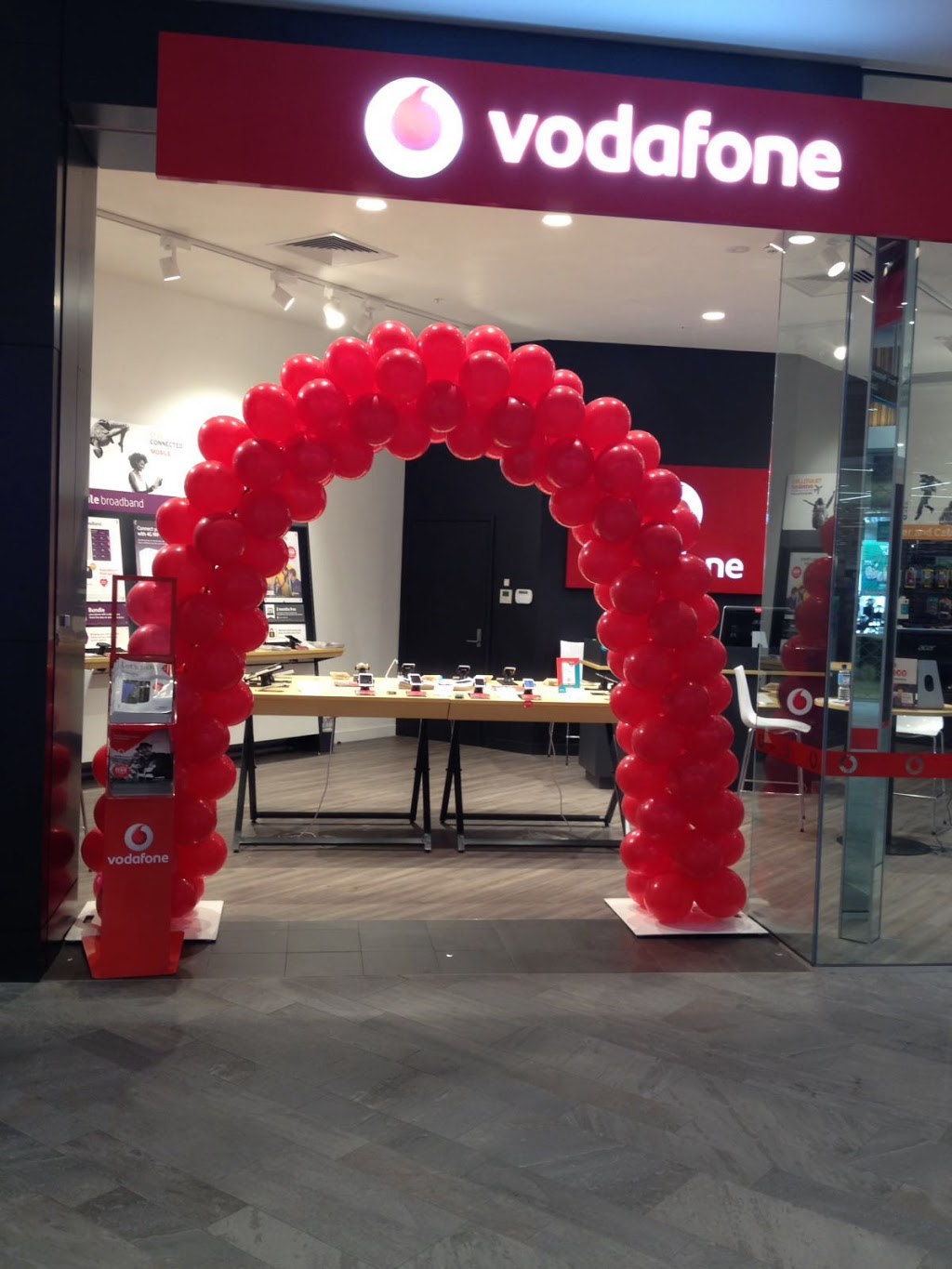 Vodafone Partner- Halls Head | store | Shop 29 Halls Head Central, 14 Guava Way, Halls Head WA 6210, Australia | 0426786200 OR +61 426 786 200