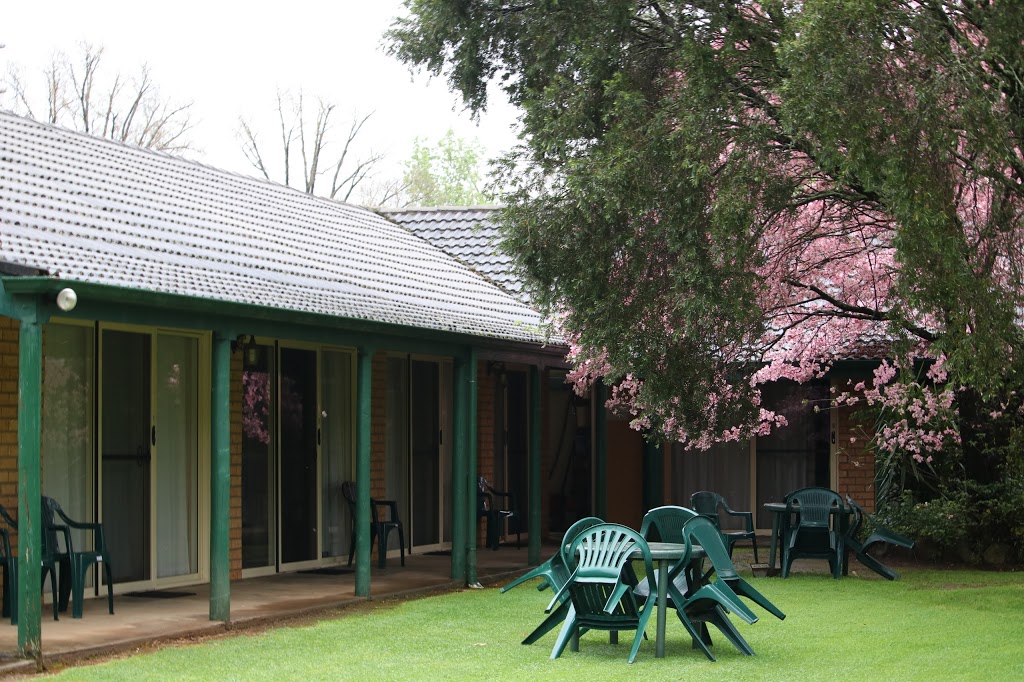 High Country Motor Inn | 13-17 Great Alpine Rd, Bright VIC 3741, Australia | Phone: (03) 5755 1244