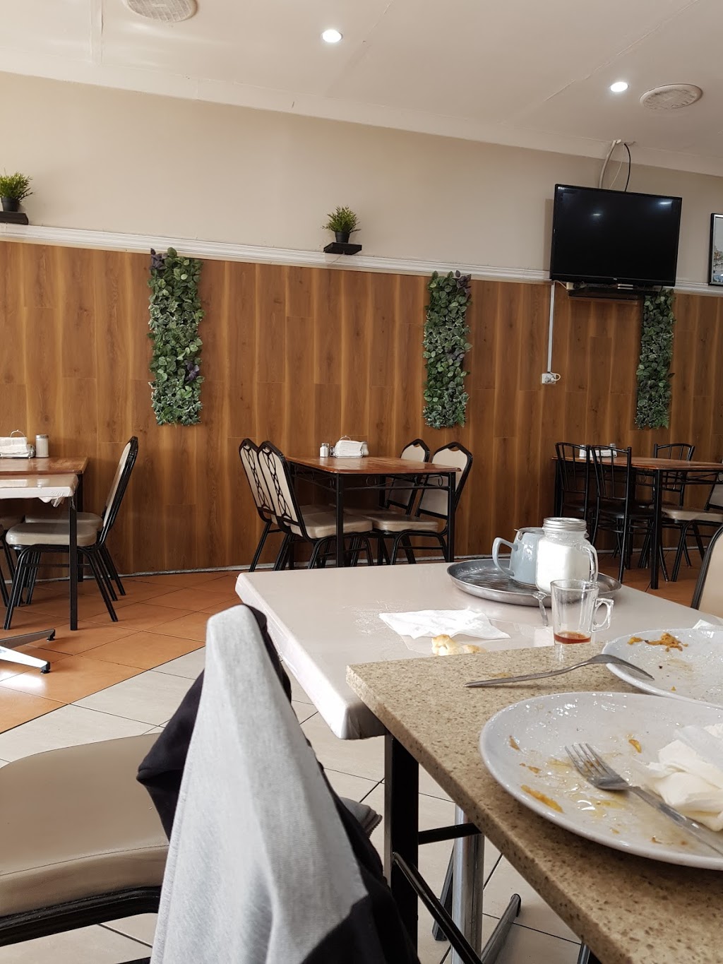 Abu Noaas Restaurant | restaurant | 41 Bonwick St, Fawkner VIC 3060, Australia | 0393594290 OR +61 3 9359 4290