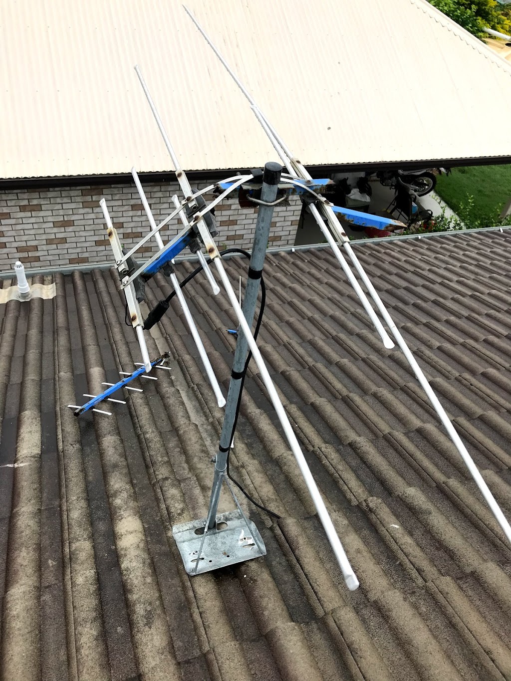 Local Bloke Antenna Services ( Mount Tamborine ) | 35 Forsythia Dr, Tamborine Mountain QLD 4272, Australia | Phone: 0432 754 477