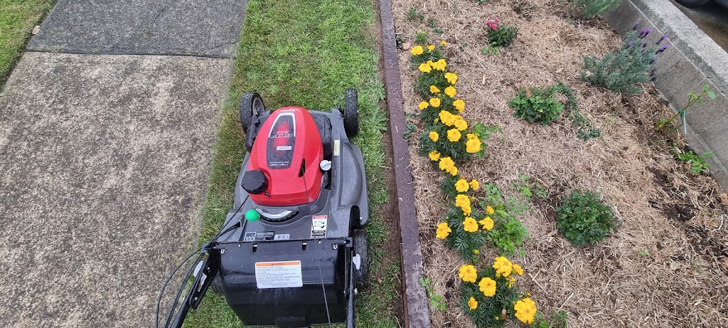 Eden Lawn Maintenance | 1 McElwee Dr, Tingira Heights NSW 2290, Australia | Phone: 0493 148 816
