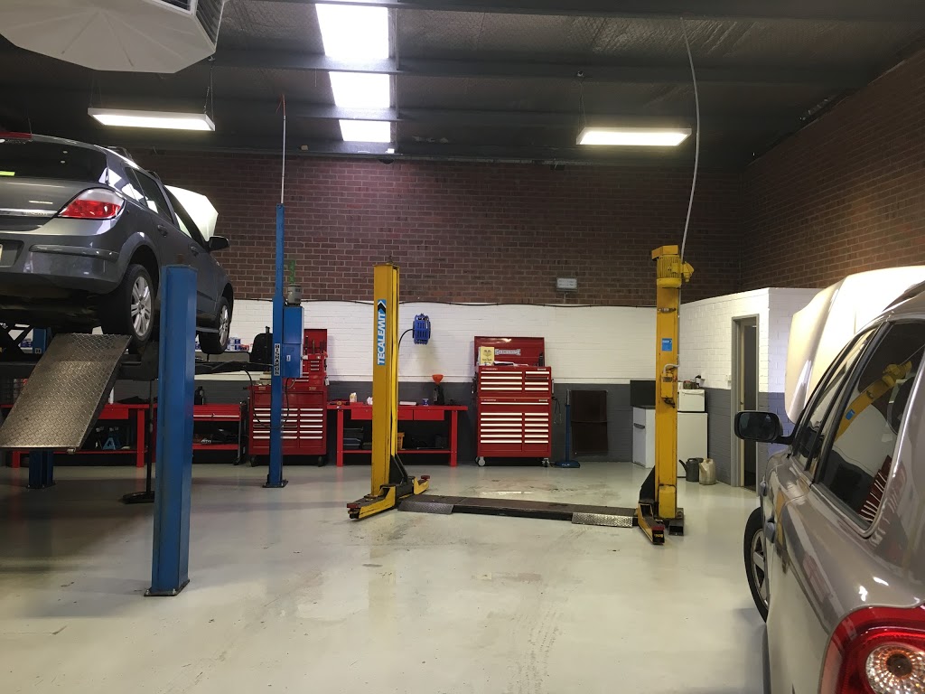 Daves Automotive | car repair | 21 Kew St, Welshpool WA 6106, Australia | 0894721280 OR +61 8 9472 1280