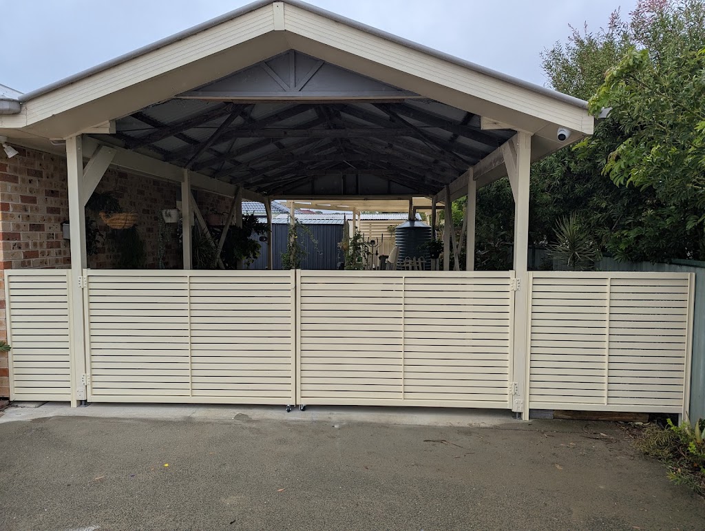 Dolphin Bay Fencing | 18 Pangari Cres, St Georges Basin NSW 2540, Australia | Phone: 0402 312 106