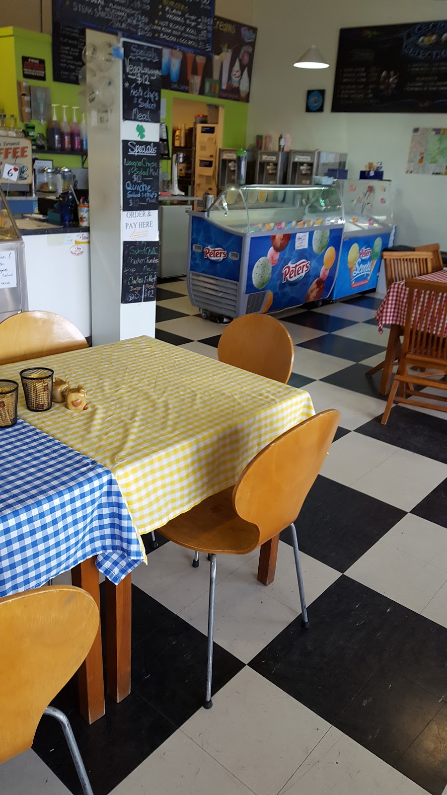 Roses Cafe | 1 Princess St, Macksville NSW 2447, Australia | Phone: (02) 6568 2273