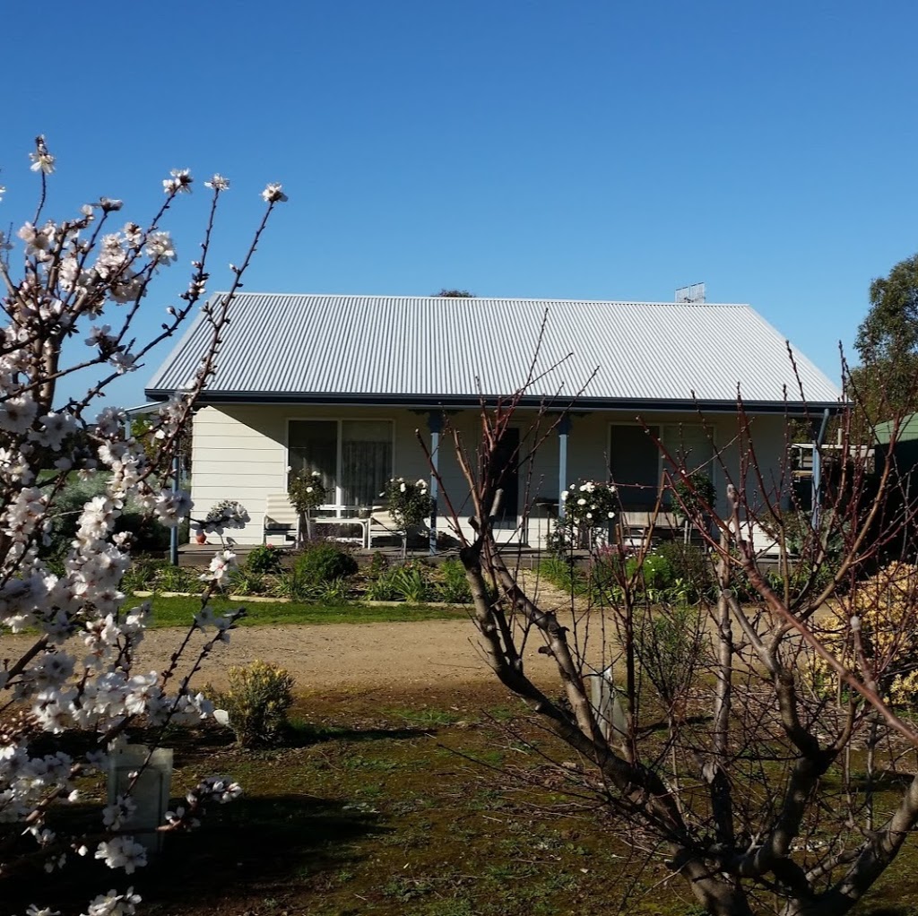 Linger Longer Cottages | 53 Mentone Rd E, Hayborough SA 5212, Australia | Phone: 0417 829 201