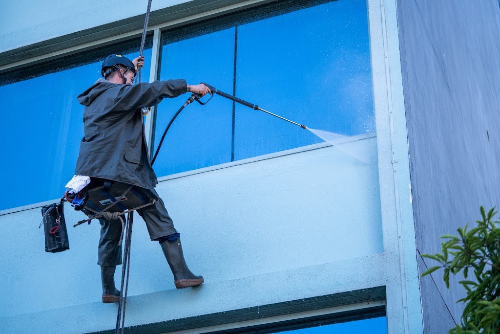 Off Your Wall - High Rise Window Cleaning Gold Coast |  | 3 Kinabalu Dr, Tamborine Mountain QLD 4272, Australia | 0403271182 OR +61 403 271 182