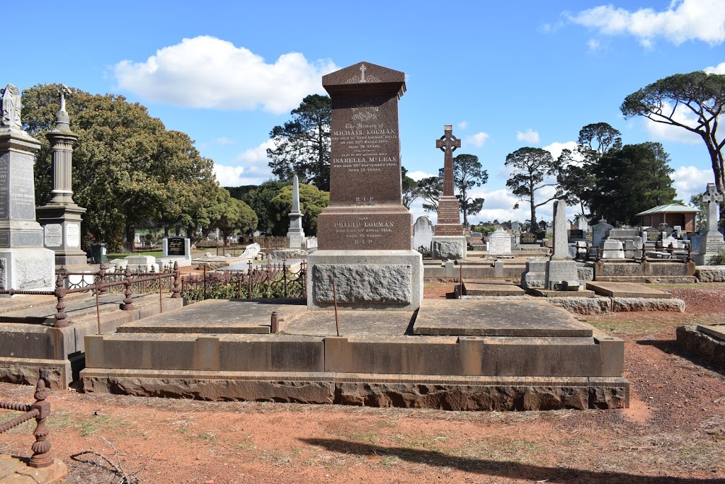 Bulla Cemetery | cemetery | Cemetery Ln, Bulla VIC 3428, Australia | 0392052200 OR +61 3 9205 2200