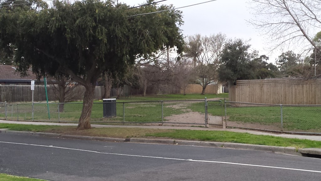 Roxy Dog Park | park | 5A Snowdon Dr, Cheltenham VIC 3192, Australia