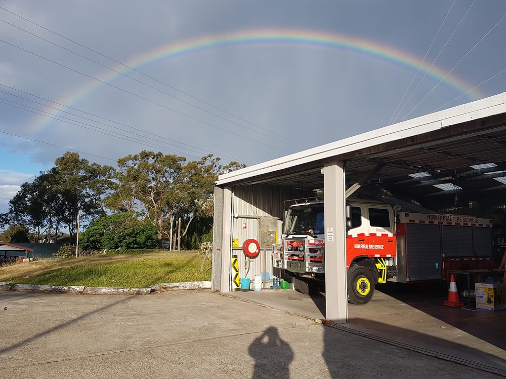 Peninsula Rural Fire Brigade | fire station | 72 Fishery Point Rd, Mirrabooka NSW 2264, Australia | 0249705622 OR +61 2 4970 5622