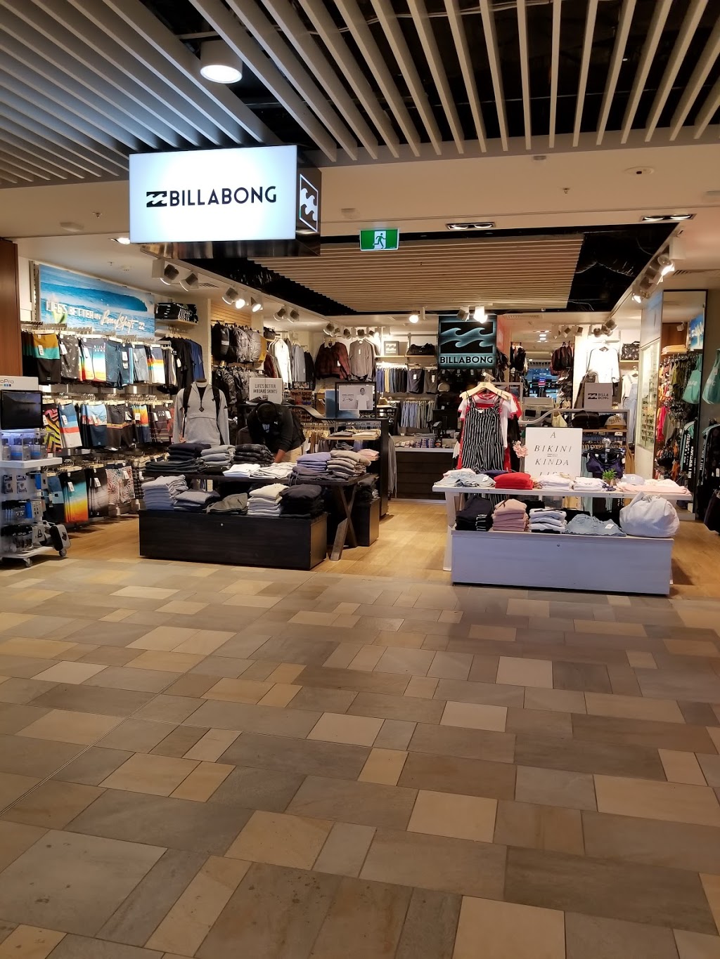 Billabong Brisbane International Airport | clothing store | Brisbane Airport (BNE), Airport Dr, Eagle Farm QLD 4008, Australia | 0738605399 OR +61 7 3860 5399