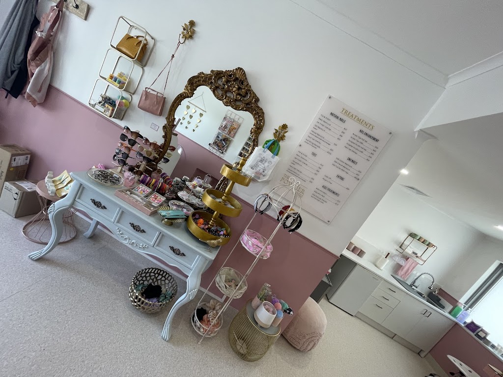 The Powder Room | beauty salon | 51 Kamilaroo Ave, Lake Munmorah NSW 2259, Australia | 0405851071 OR +61 405 851 071