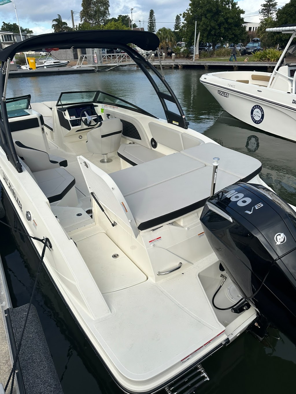 Freedom Boat Club Lake Macquarie | 4/1 Nanda St, Marmong Point NSW 2284, Australia | Phone: 0475 429 067