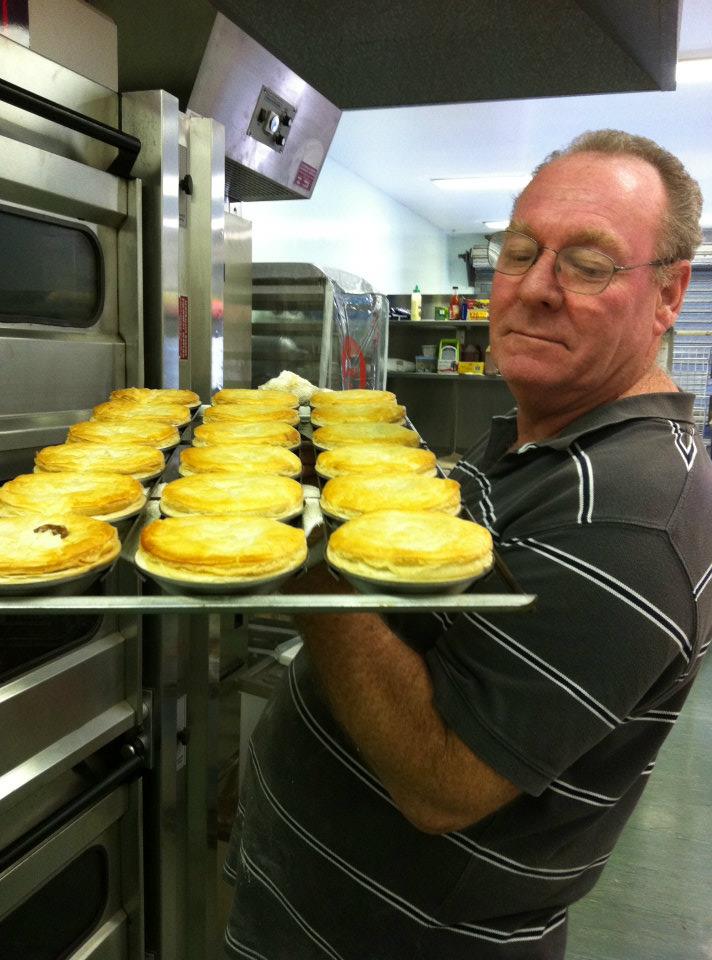 Clontarf Crusts n Creams bakery | bakery | 3/9 Elizabeth Ave, Clontarf QLD 4019, Australia | 0414651632 OR +61 414 651 632