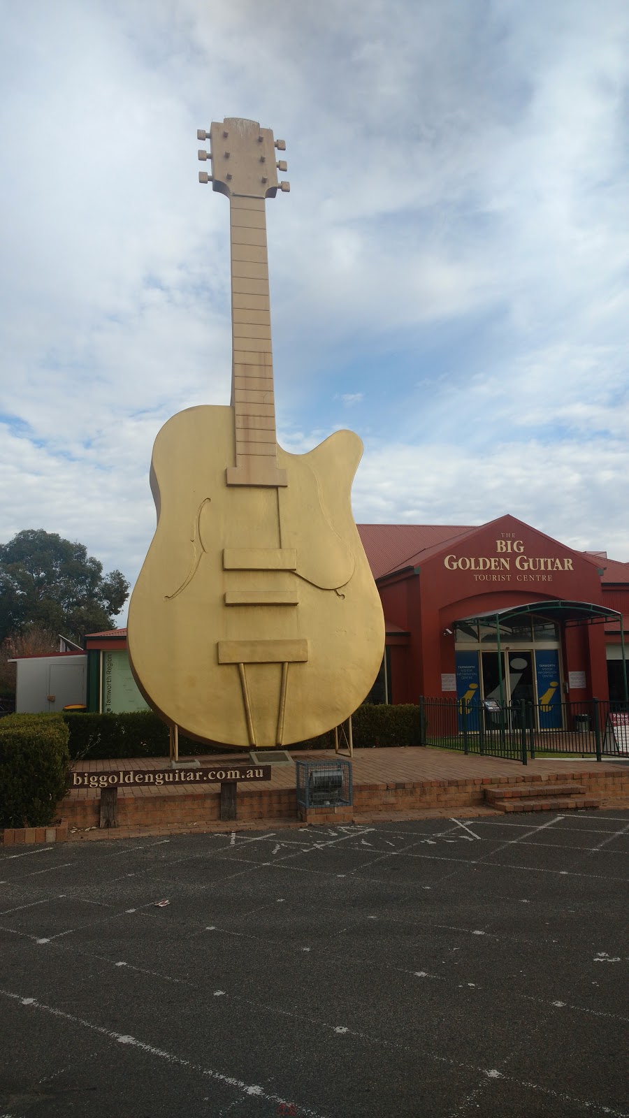 Big Guitar | Narrandera Visitor Information, Newell Hwy, Narrandera NSW 2700, Australia | Phone: (02) 6959 5545