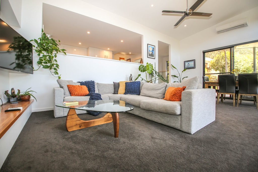 Apex Villa | 38 Hargreaves Rd, Bright VIC 3741, Australia | Phone: (03) 5759 2555