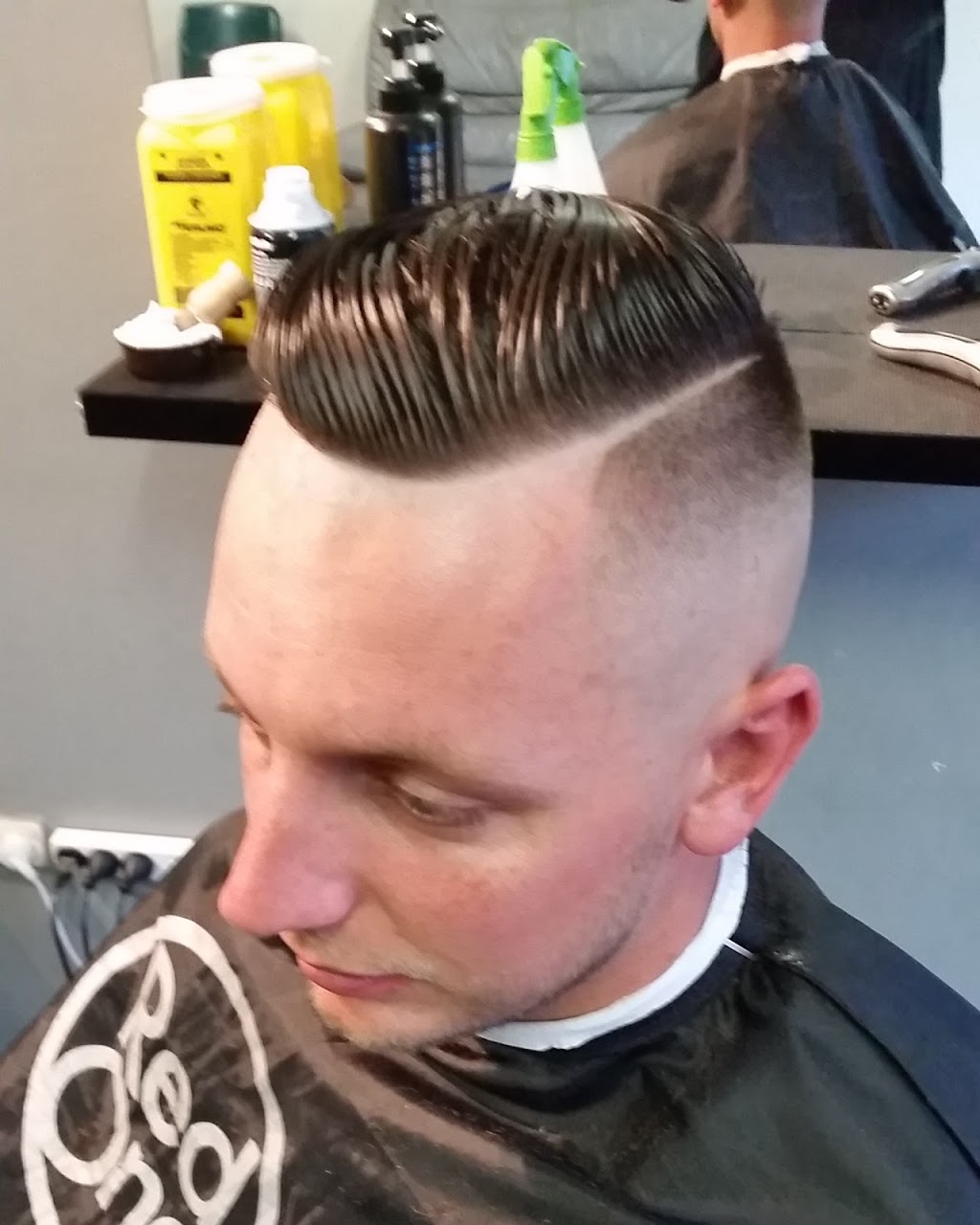 Hoods Finest Barbershop Newcastle | hair care | 4/25 Irving St, Edgeworth NSW 2285, Australia | 0411642868 OR +61 411 642 868