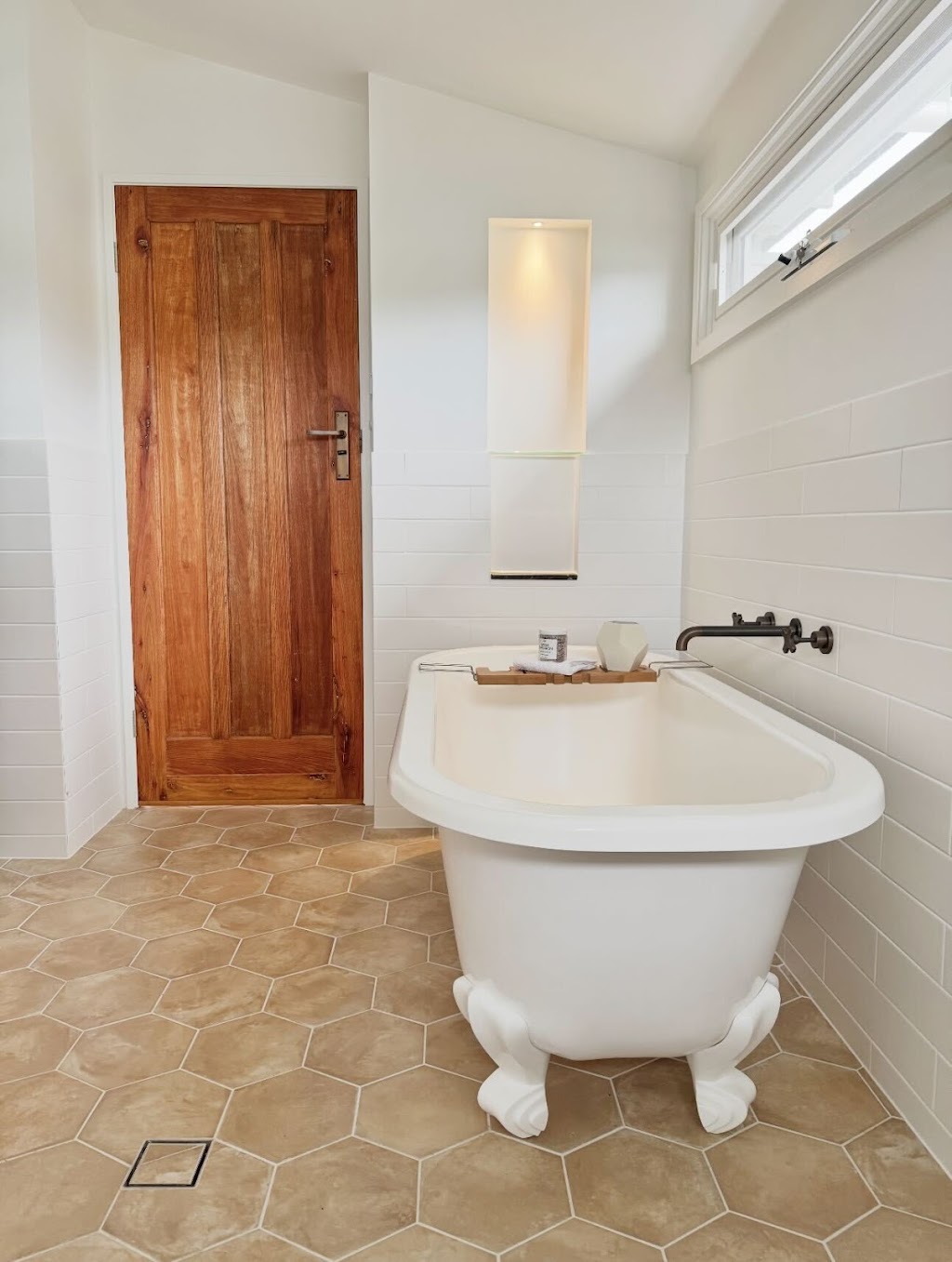Yabbarra Bathrooms & Tiling Service | 1 Mort Ave, Dalmeny NSW 2546, Australia | Phone: 0429 103 588