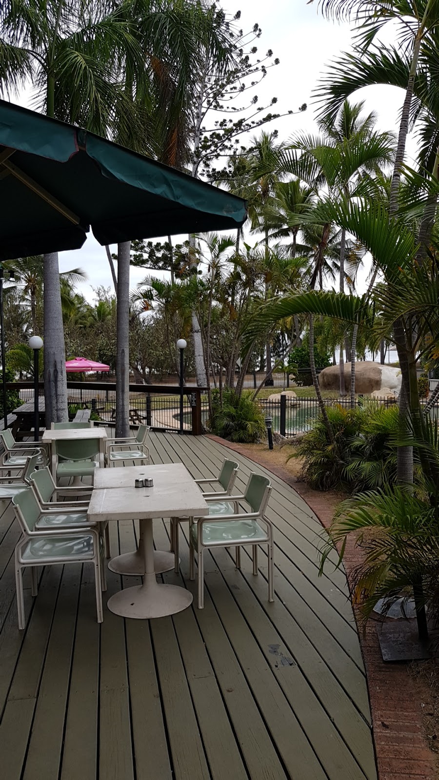 The Bikini Tree Cafe & Restaurant | 1-4 Marine Parade, Arcadia QLD 4819, Australia | Phone: (07) 4778 5540