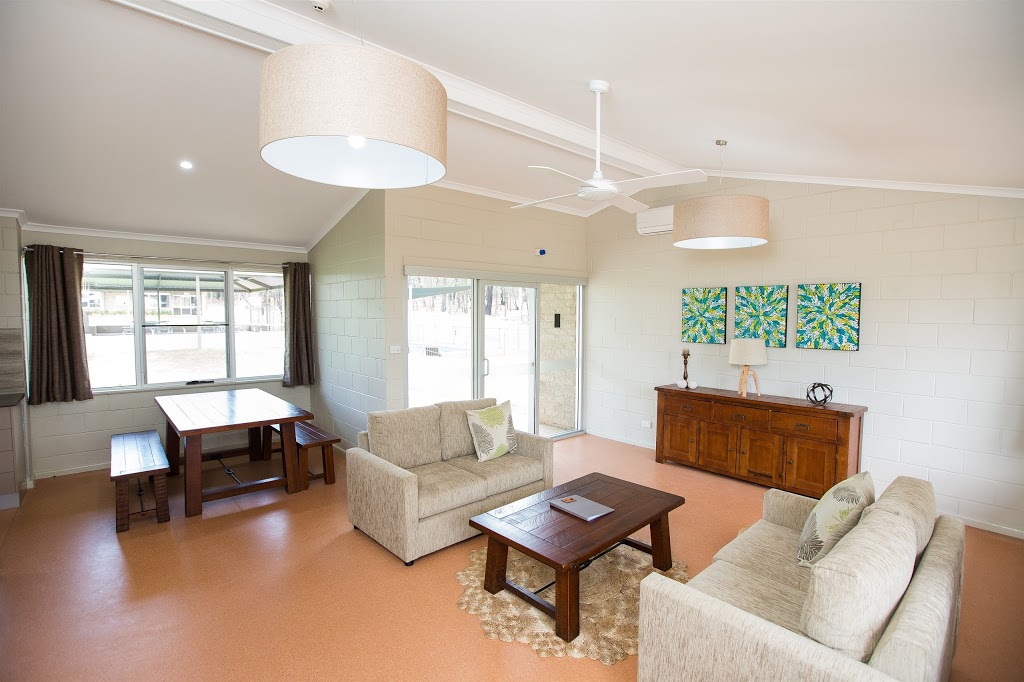 Vista Lodge Estate | lodging | 20L Chapmans Rd, Dubbo NSW 2830, Australia | 0268841972 OR +61 2 6884 1972