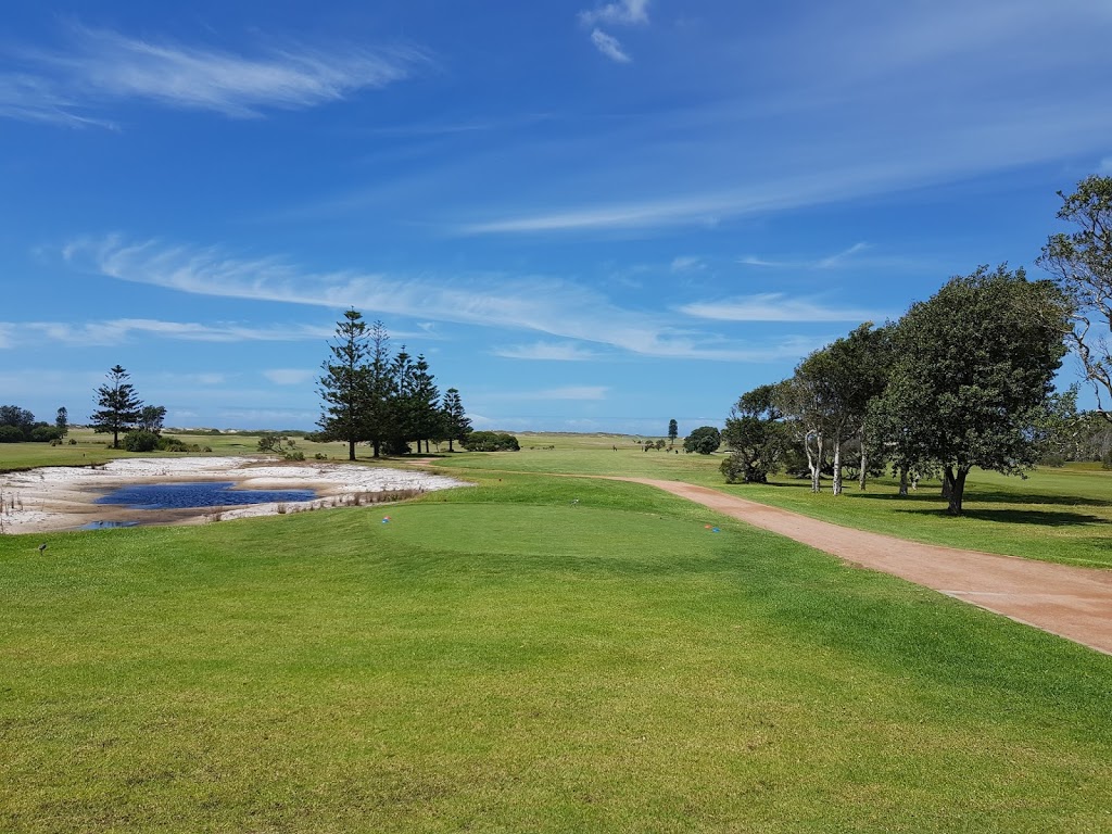 Belmont Golf & Bowls |  | 801A Pacific Hwy, Marks Point NSW 2280, Australia | 0249454348 OR +61 2 4945 4348