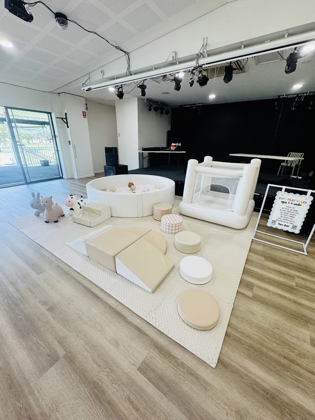 Party Bliss Rentals | 23 Halwes Ave, Menangle Park NSW 2563, Australia | Phone: 0402 114 218