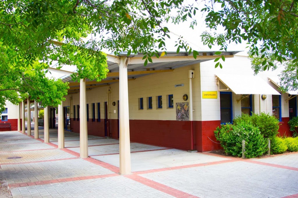 Lakeland Senior High School | school | Lakeland Senior High School, 106 S Lake Dr, South Lake WA 6164, Australia | 0894123100 OR +61 8 9412 3100