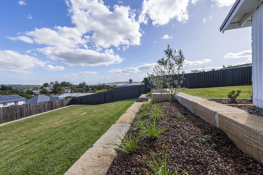 Hunter Landscaping Design + Construct | 1623 Maitland Vale Rd, Lambs Valley NSW 2337, Australia | Phone: 0429 326 168