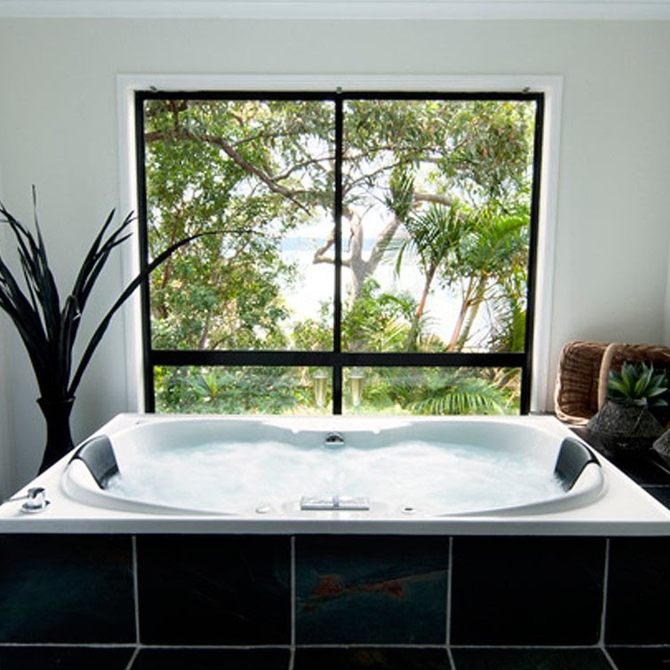 Licorice Cottage | 28 Blue Waters Cres, MacLeay Island QLD 4184, Australia | Phone: 0466 892 687