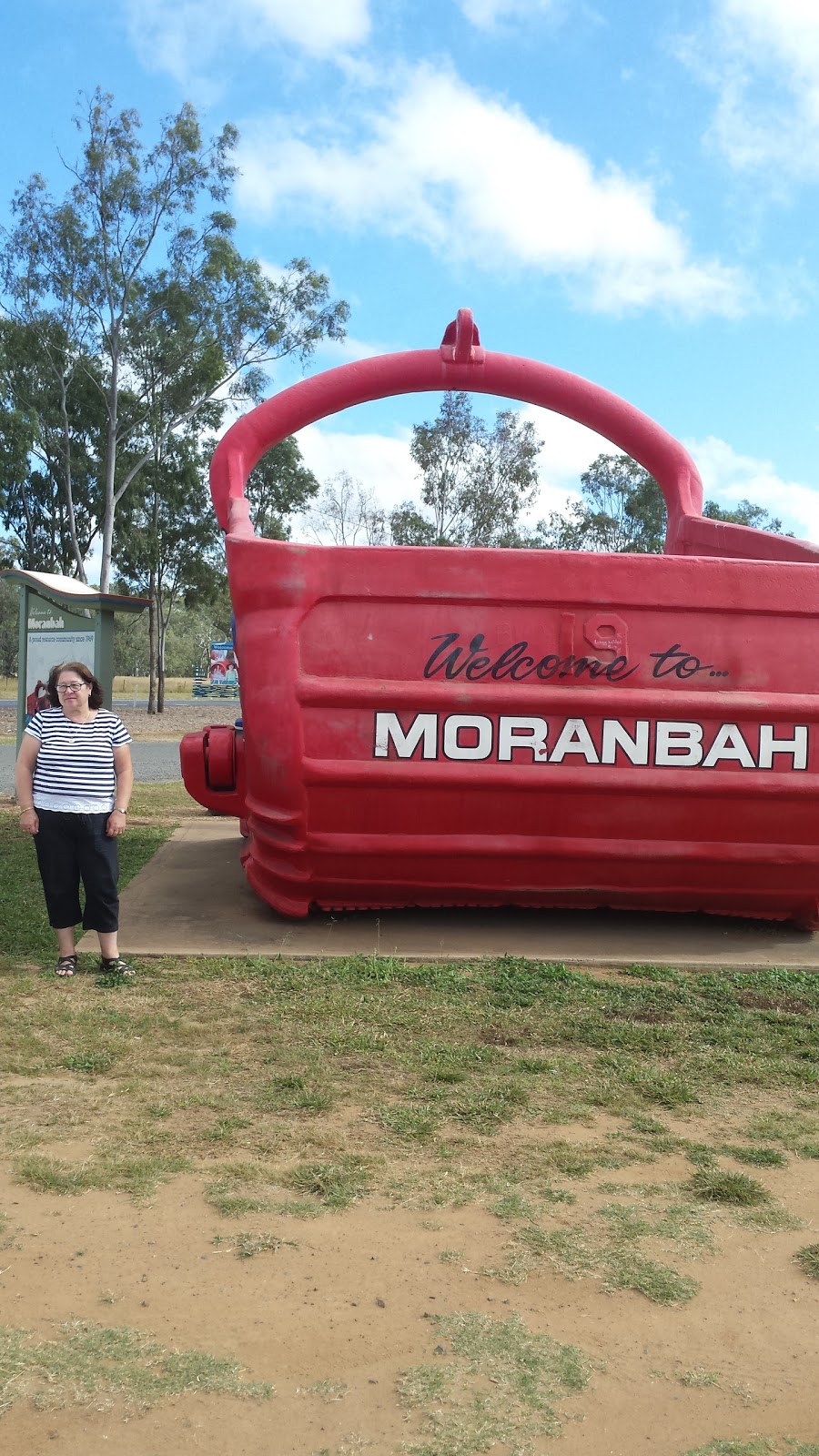 Moranbah Access Road Apex Park Public Toilet | Moranbah Access, Moranbah QLD 4744, Australia | Phone: 1300 472 227