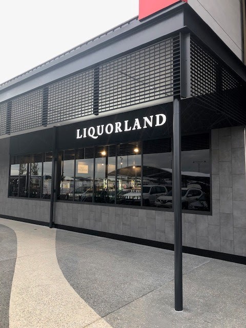 Liquorland Whiteman Edge | liquor store | 100 Everglades Ave, Brabham WA 6055, Australia | 0861167180 OR +61 8 6116 7180