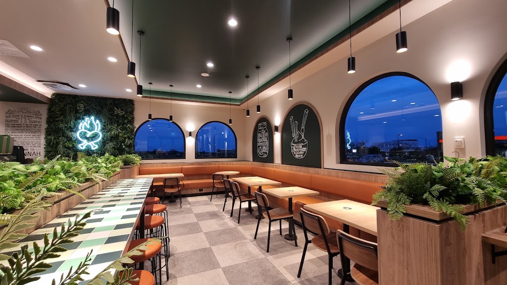 El Jannah Chicken Armstrong Creek | 460 Torquay Rd, Armstrong Creek VIC 3217, Australia | Phone: (02) 7908 5476