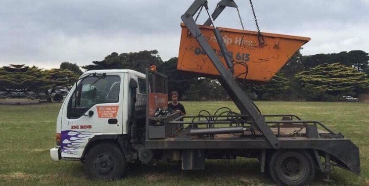 Ray’s Skip Hire | 10-14 Durham St, Ventnor VIC 3922, Australia | Phone: 0418 372 399