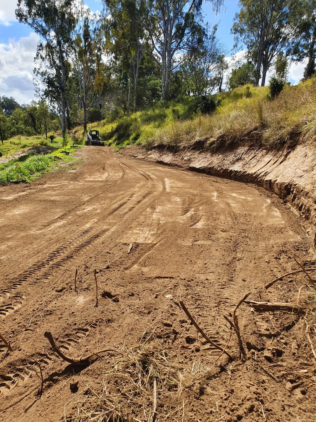 One Man Band Bobcat & Tipper | 1922 Forest Hill Fernvale Rd, Mount Tarampa QLD 4311, Australia | Phone: 0473 873 340