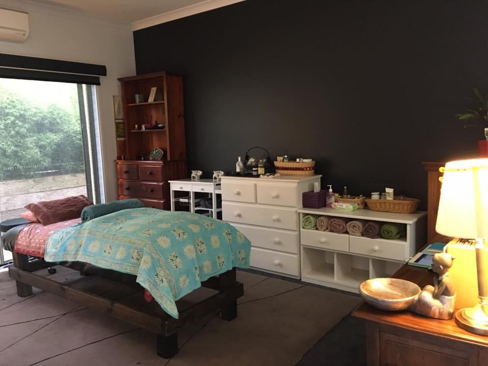 Sriwan Holistic & Integrative Therapeutic Massage | 77 Walker Dr, Drouin VIC 3818, Australia | Phone: 0439 404 185