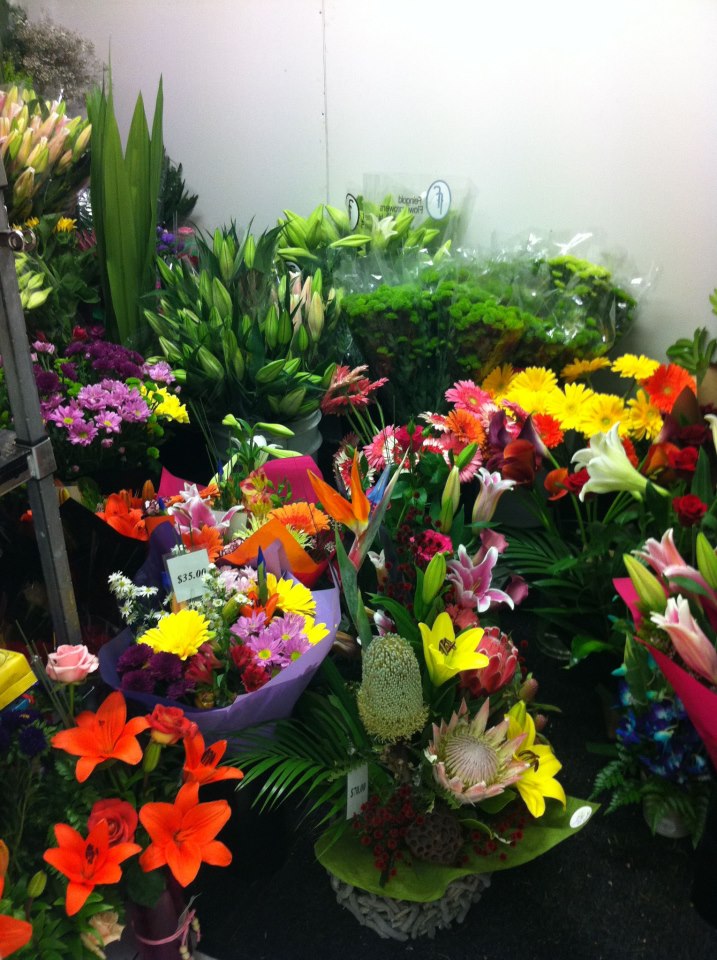 Bloomin Mad Flowers | Four Seasons House, Shop 13/191-203 Anketell St, Greenway ACT 2900, Australia | Phone: (02) 6162 2906