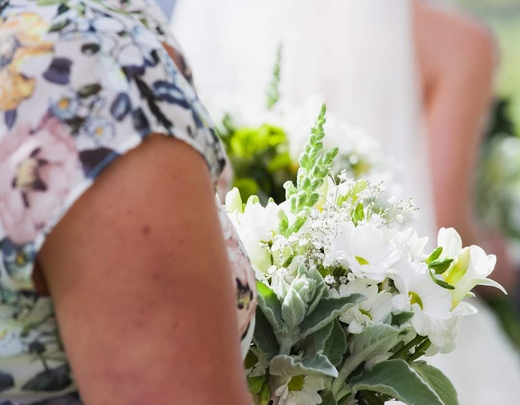 Heidi Kay - Simply Ceremonies by Heidi - Celebrant | 14 Corinella Rd, Woodend VIC 3442, Australia | Phone: 0421 996 691