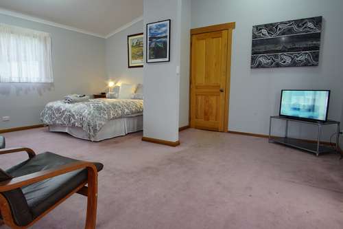Roland Manor | lodging | 460 Staverton Rd, Promised Land TAS 7306, Australia | 0437369573 OR +61 437 369 573