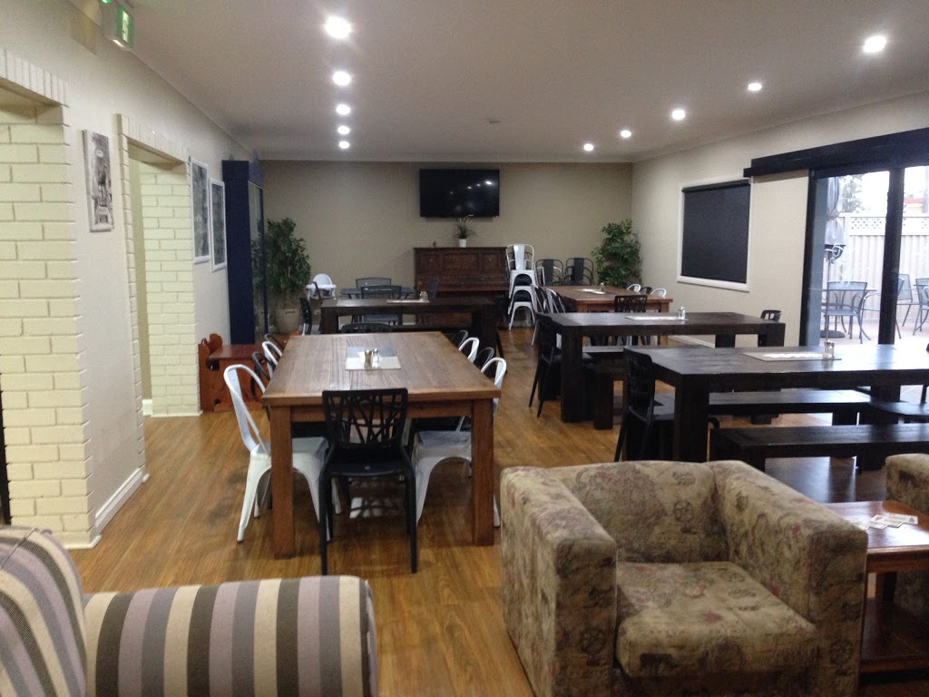 Family Hotel | 103 Hovell St, Cootamundra NSW 2590, Australia | Phone: (02) 6942 1338