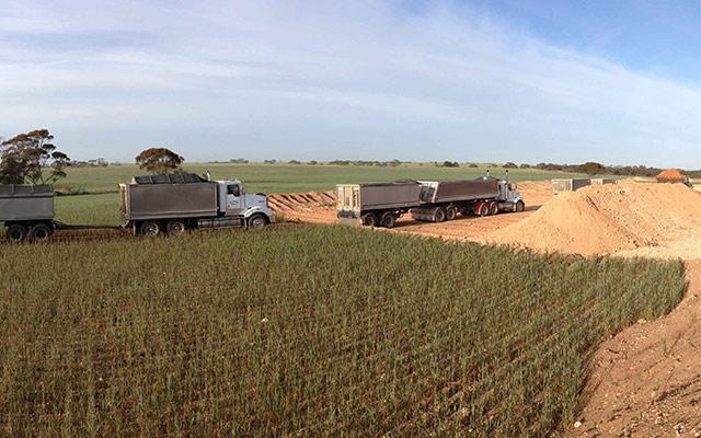 Baker K & J Cartage Pty Ltd | 36 Kenny Rd, Horsham VIC 3400, Australia | Phone: (03) 5382 0687