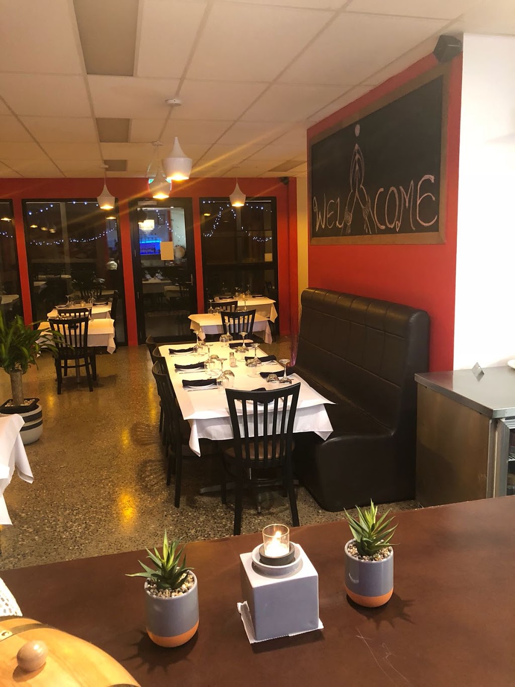 Vineets Indian Tandoori Restaurant @Torquay | restaurant | unit1, 136 Geelong Road, Torquay VIC 3228, Australia | 0352977753 OR +61 3 5297 7753