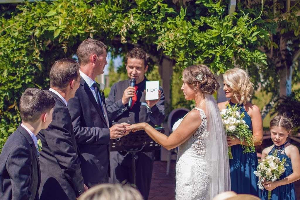 Weddings by Jay Allen | 28 Jamieson Way, Berwick VIC 3806, Australia | Phone: 0437 771 876