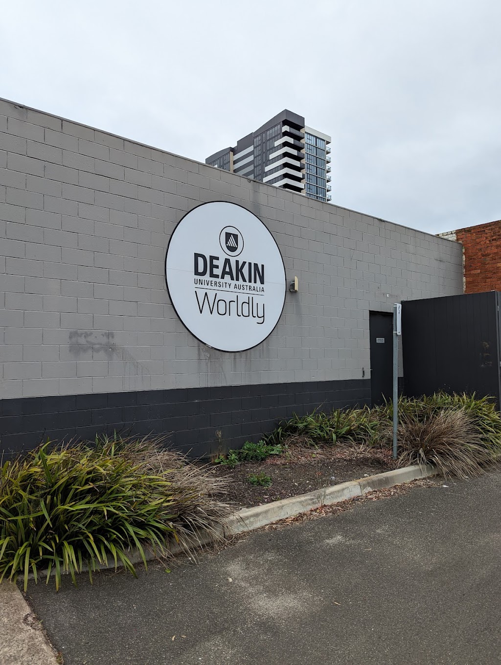 Deakin University Geelong Waterfront Campus Accommodation | point of interest | 19-23 Brougham St, Geelong VIC 3220, Australia | 0352278631 OR +61 3 5227 8631